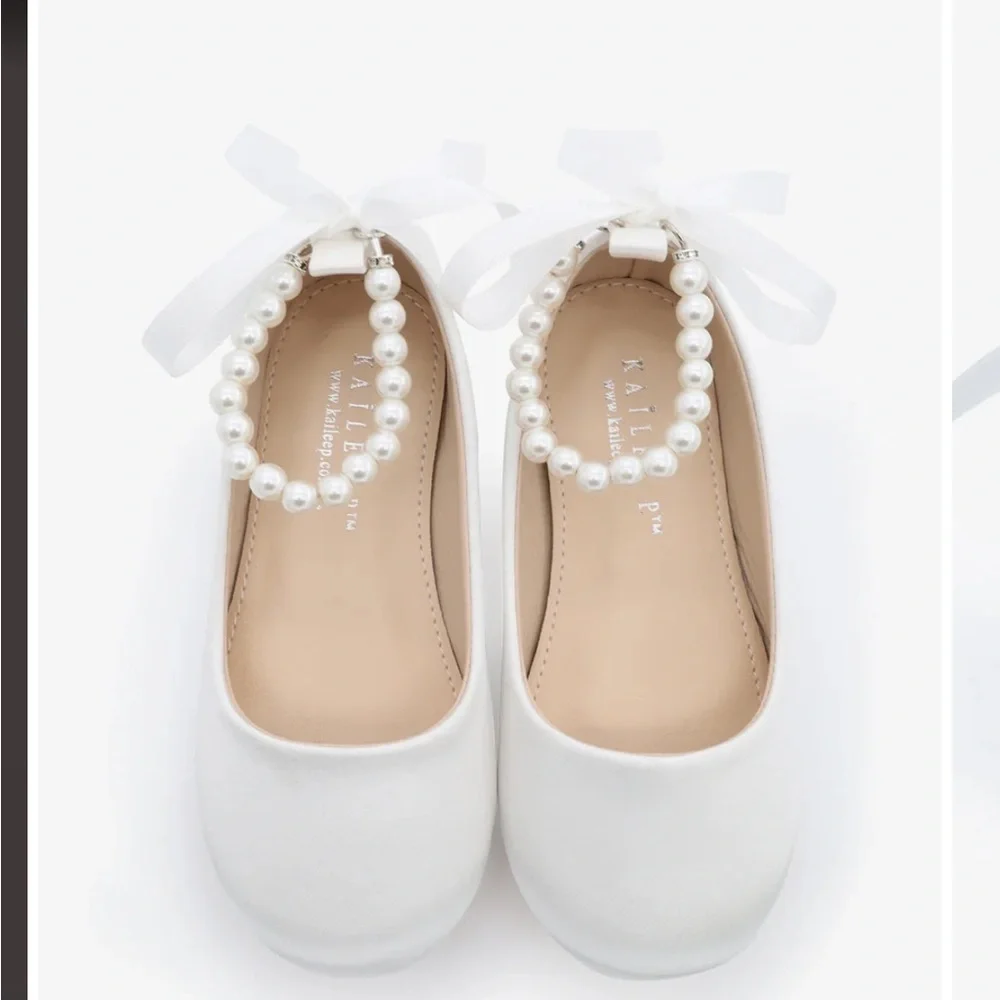Kailee P, Harper Cream Dress Shoes with Classic Rounded Toe